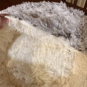 Luxurious Cream and Gray Faux Fur Throw cat bed w/under hidden warm compartment